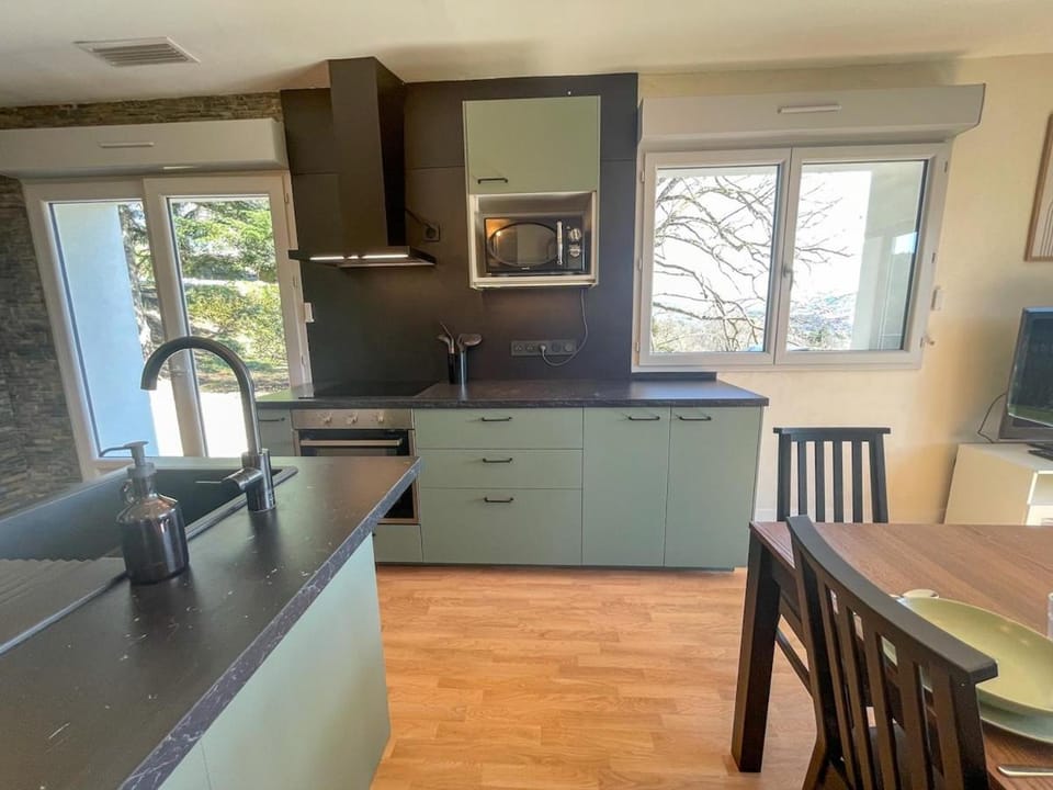Villa Matilou Family-Friendly, Stunning View, Wi-Fi House in Auvergne-Rhône-Alpes