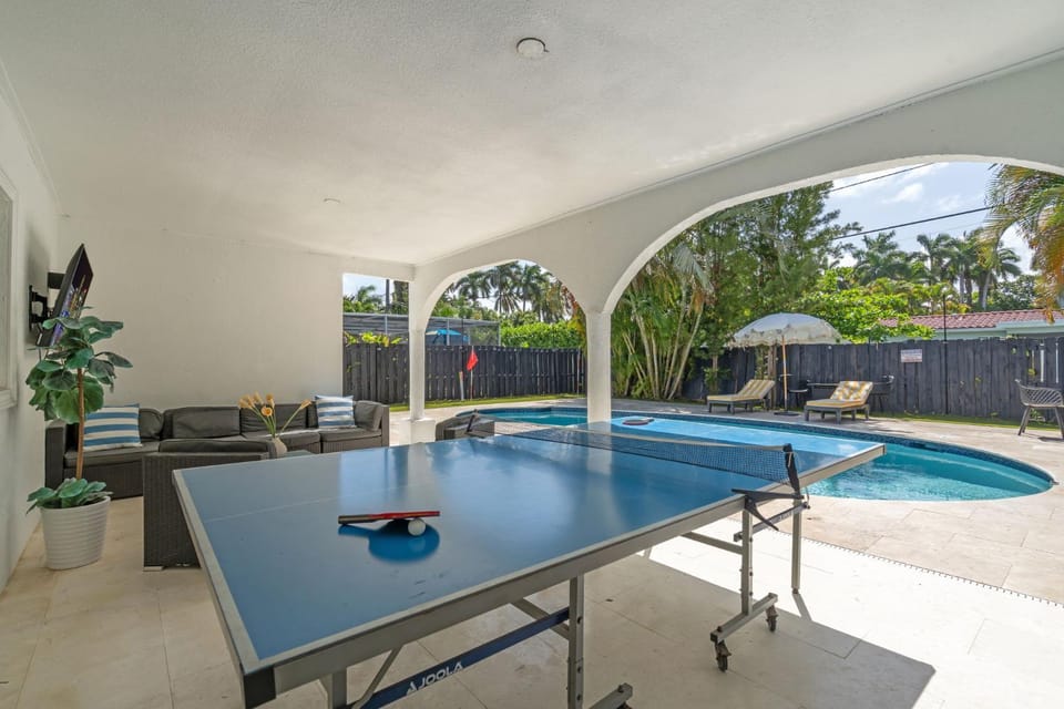 5 Bedroom Villa Heated Pool with Game Room 5 Minutes to Ocean House in Hollywood