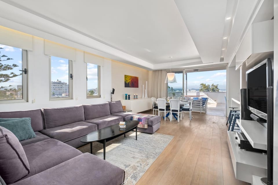 TV and multimedia, Living room, Seating area, Dining area, Evening entertainment