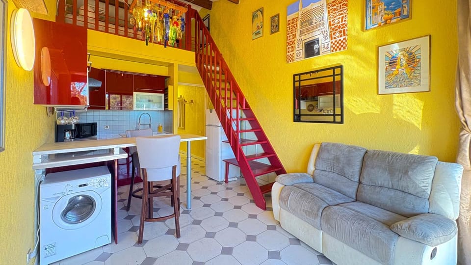 Loft Vue Mer avec Terrasse Privée — Quartier Port Vauban, Antibes | 2 min Gare | Plages à pied Apartment in Antibes