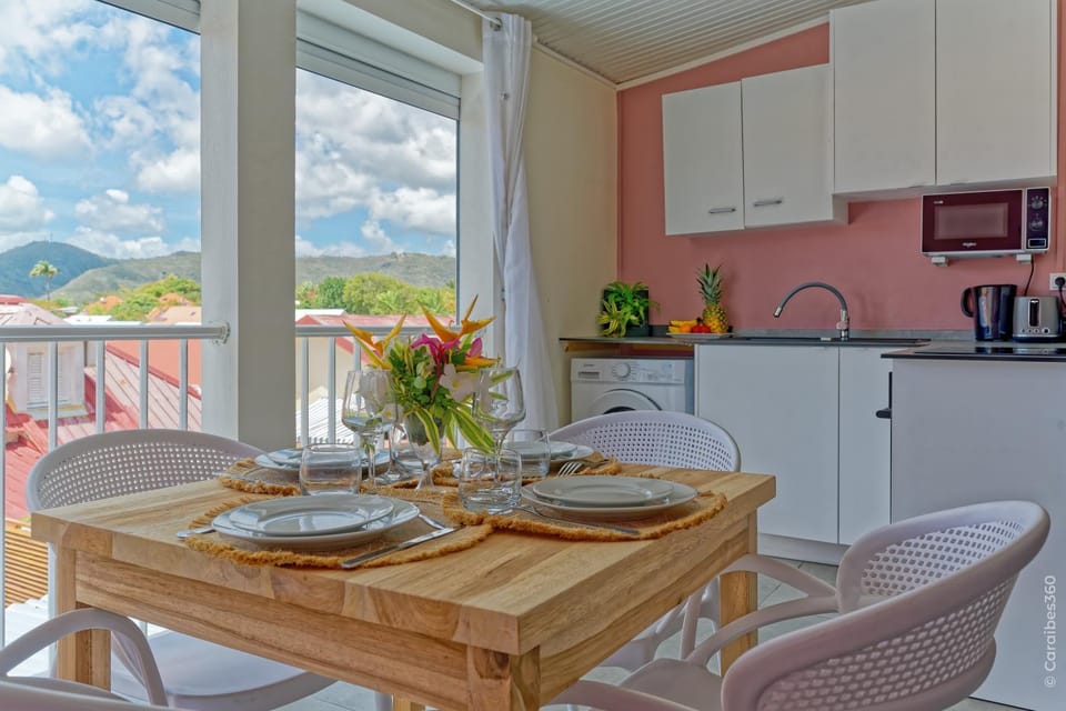 Dining area, kitchen
