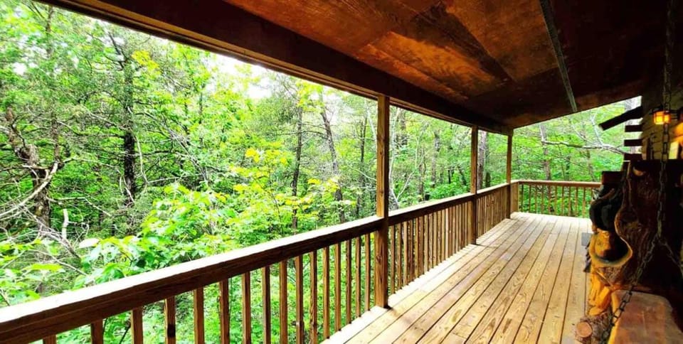 Secluded log cabin#4 at Wisteria Cabin in Carroll County