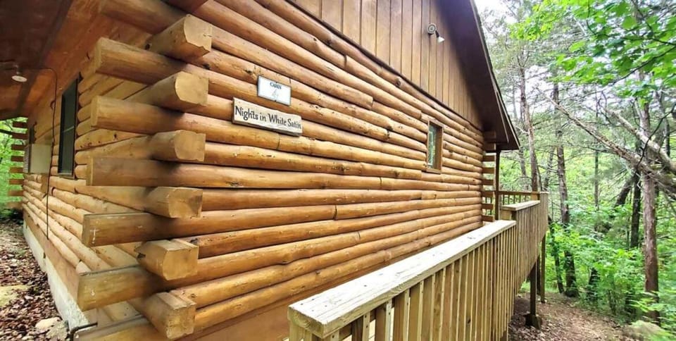 Secluded log cabin#4 at Wisteria Cabin in Carroll County