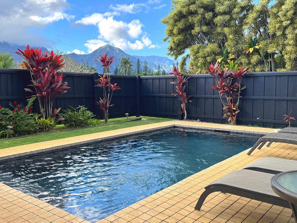 Victoria Loop with Private Pool AC & Waterfall Views House in Princeville
