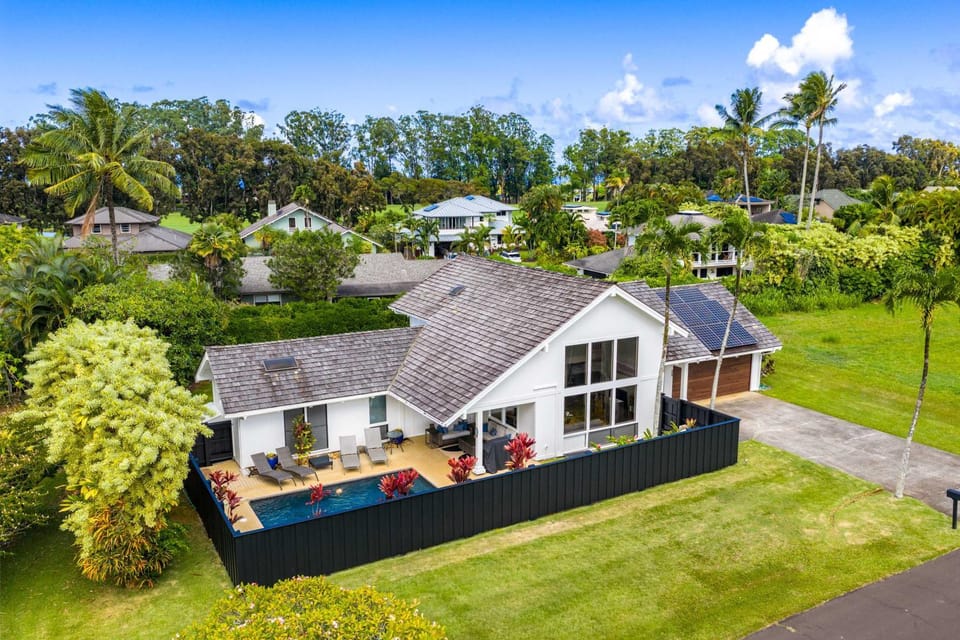 Victoria Loop with Private Pool AC & Waterfall Views House in Princeville