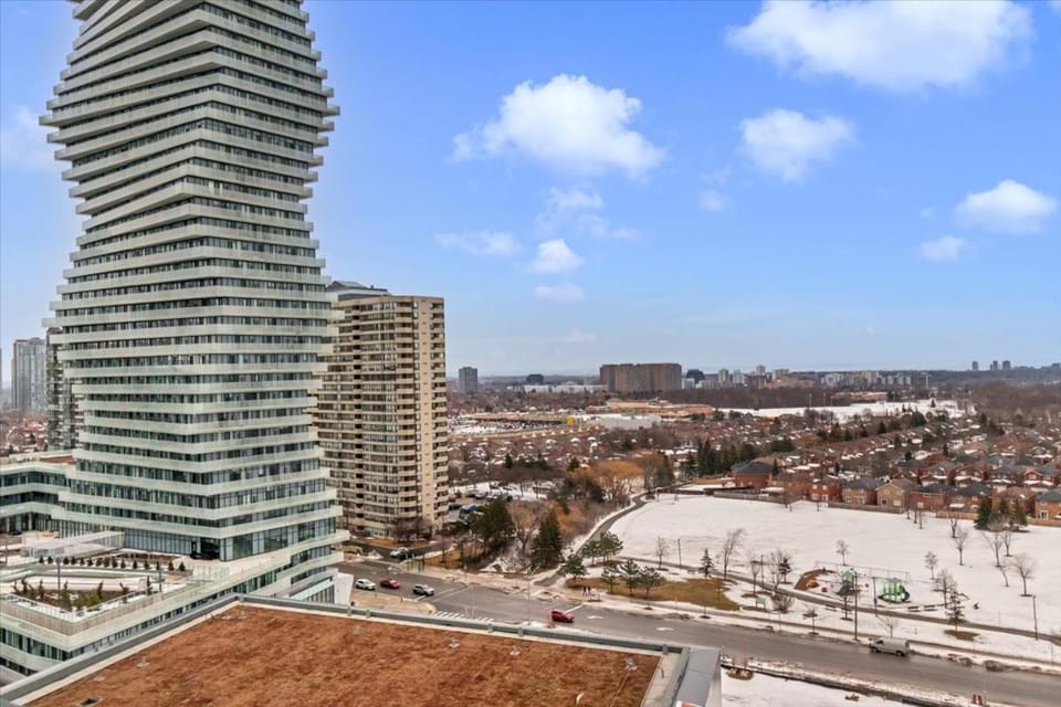 Happy residence at the heart of Mississauga Monthly Rental Apartment in Mississauga