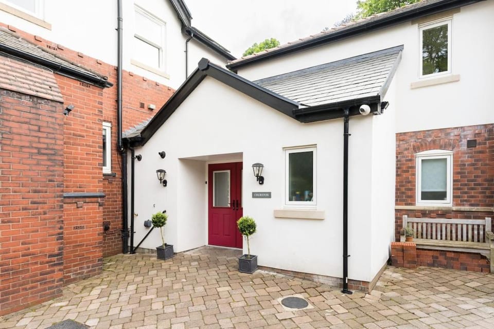 Private Apartment near Manchester and Rivington, Free Parking Apartment in England