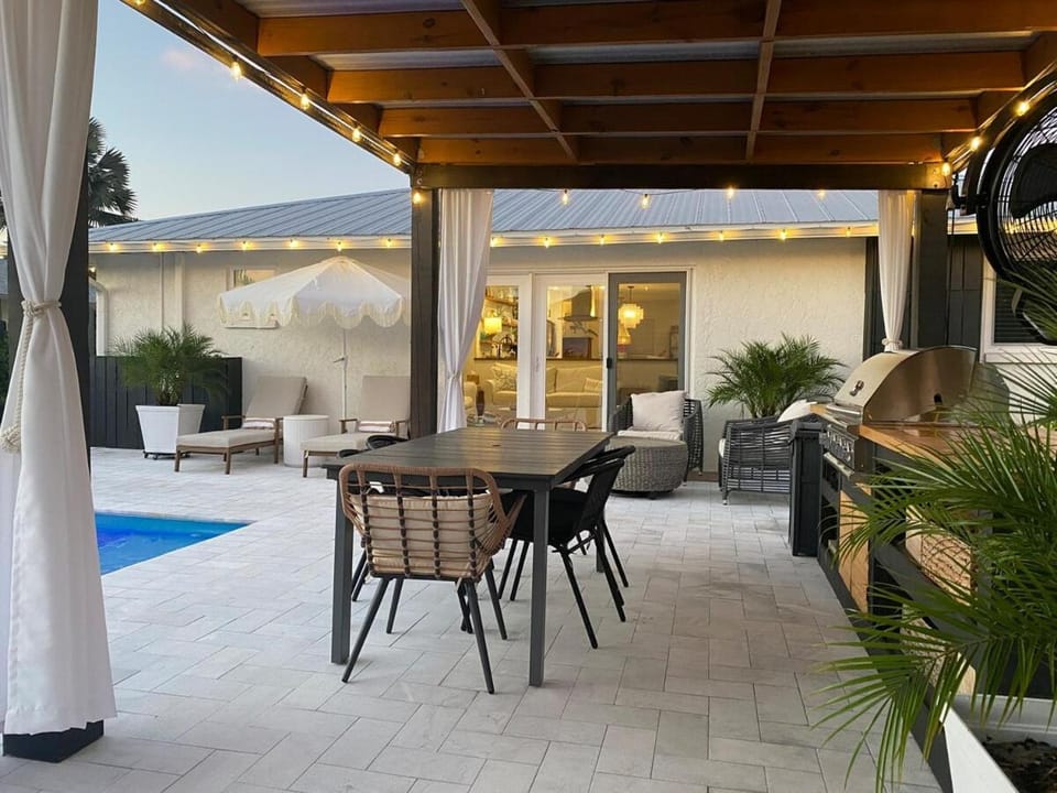 Restaurant/places to eat, Swimming pool