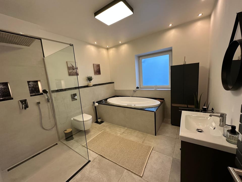 Hot Tub, Bathroom