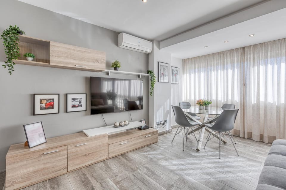 TV and multimedia, Living room, Dining area, air conditioner
