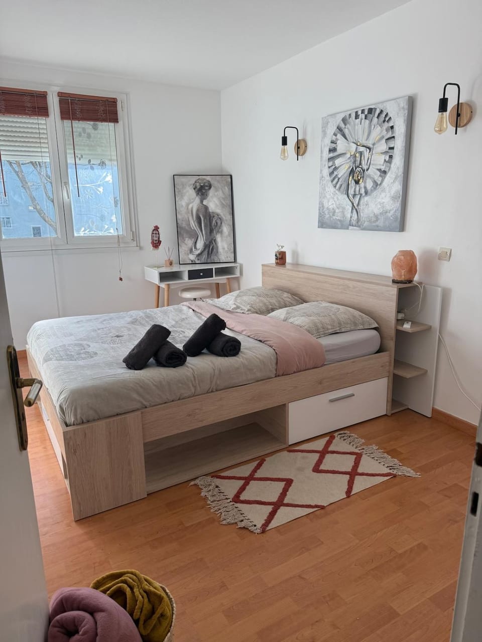 Bed, Photo of the whole room, Bedroom