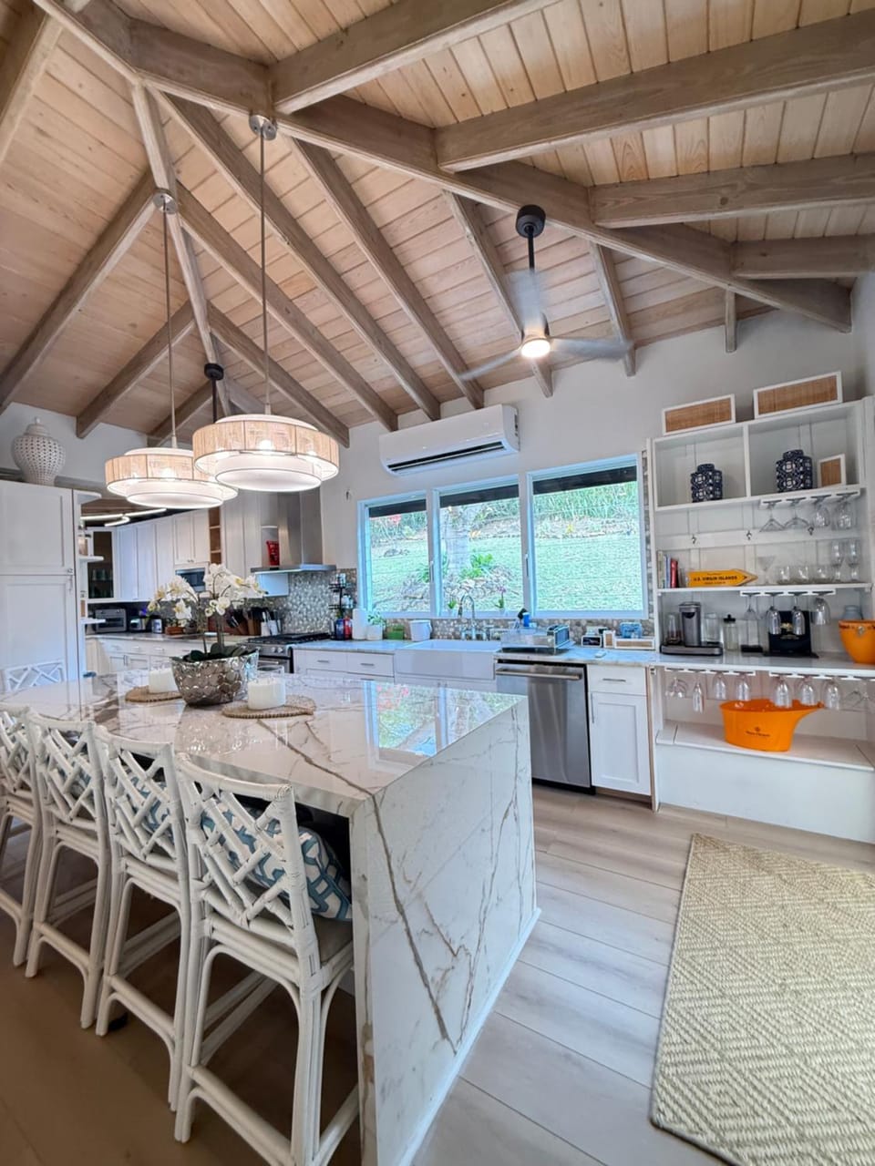 Lounge or bar, Seating area, Dining area, dishwasher, stove, kitchen
