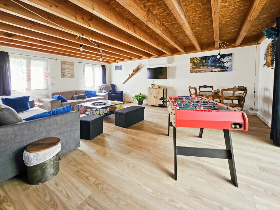 Game Room, TV and multimedia, Living room, Seating area, internet