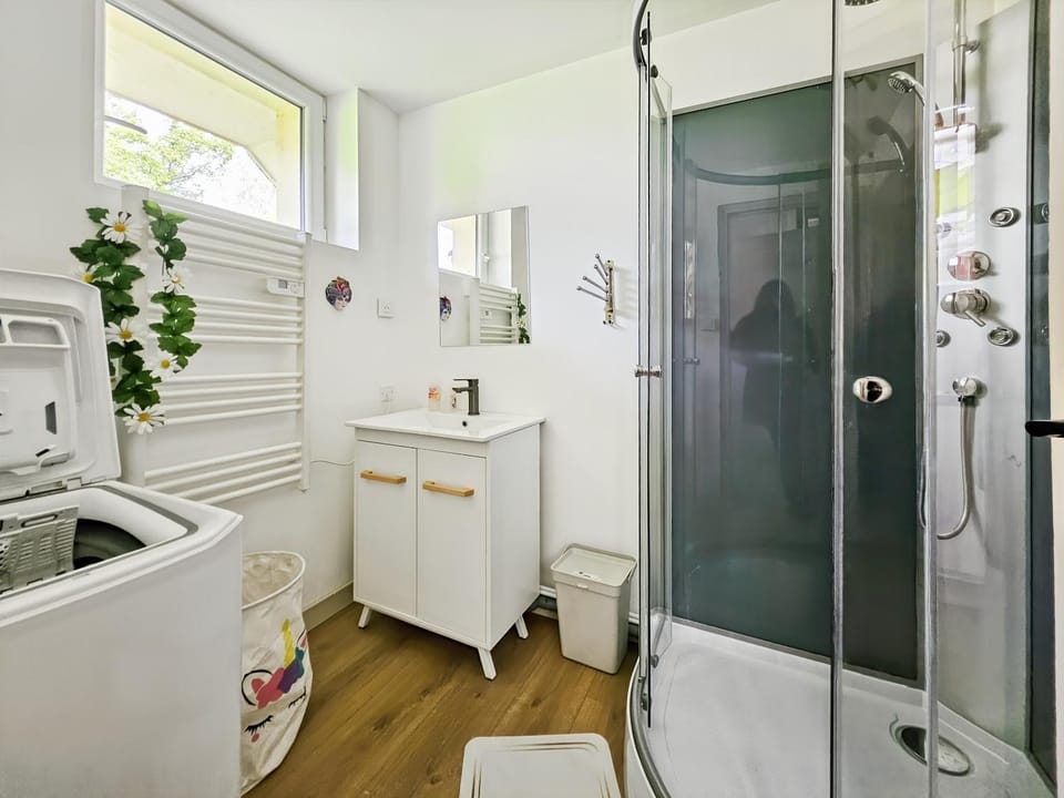 Shower, Bathroom, washing machine