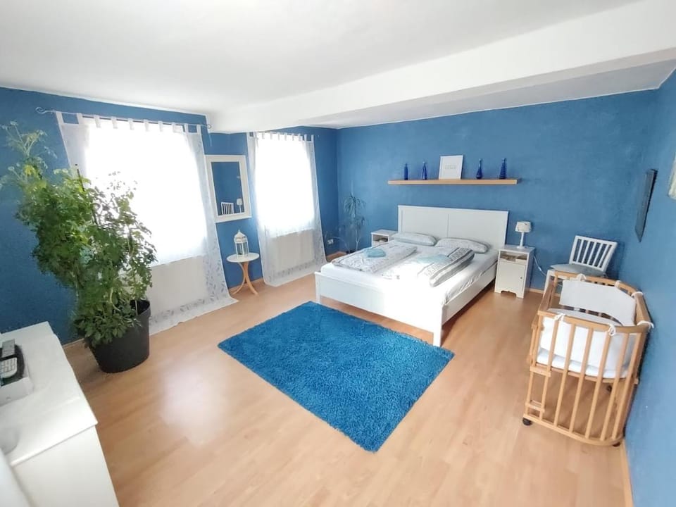 Bedroom, cot