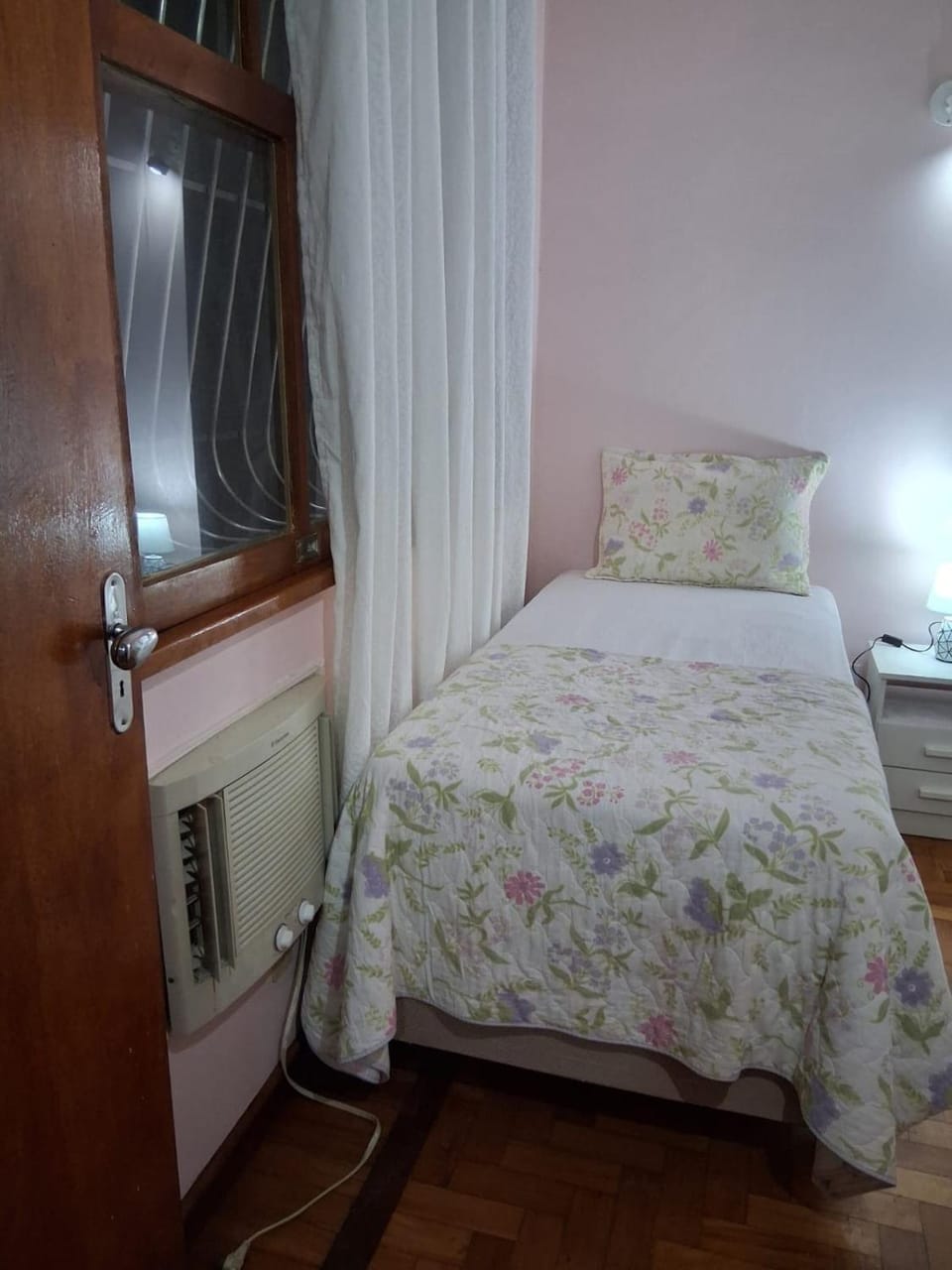 A few steps from the beach and subway in Copacabana Apartment in Rio de Janeiro