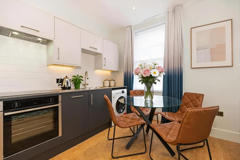 Contemporary Notting Hill Apartments Near Hyde Park Apartment in City of Westminster