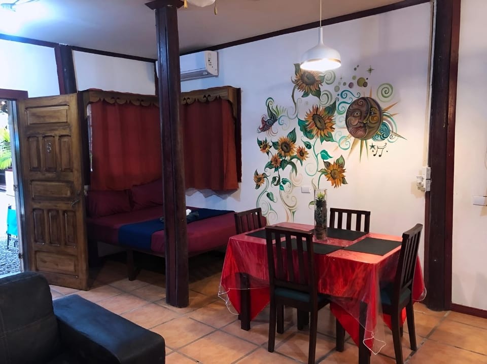 Bed, Dining area