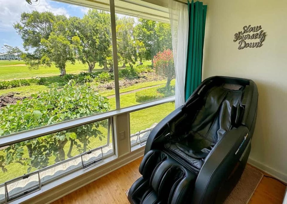 Elegant Sanctuary Pool Spa Golf Views & Massage Chair House in Princeville