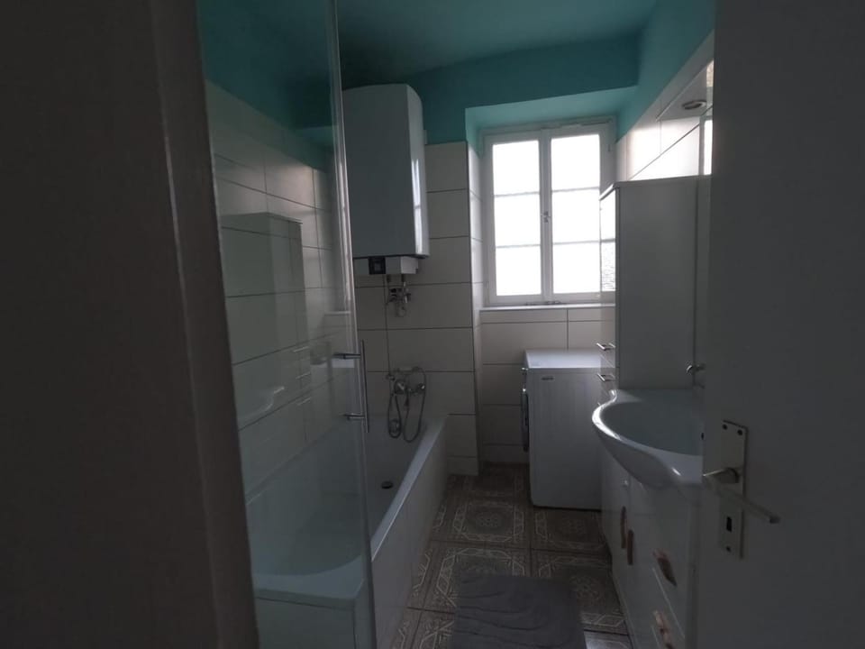 Bathroom, Bath
