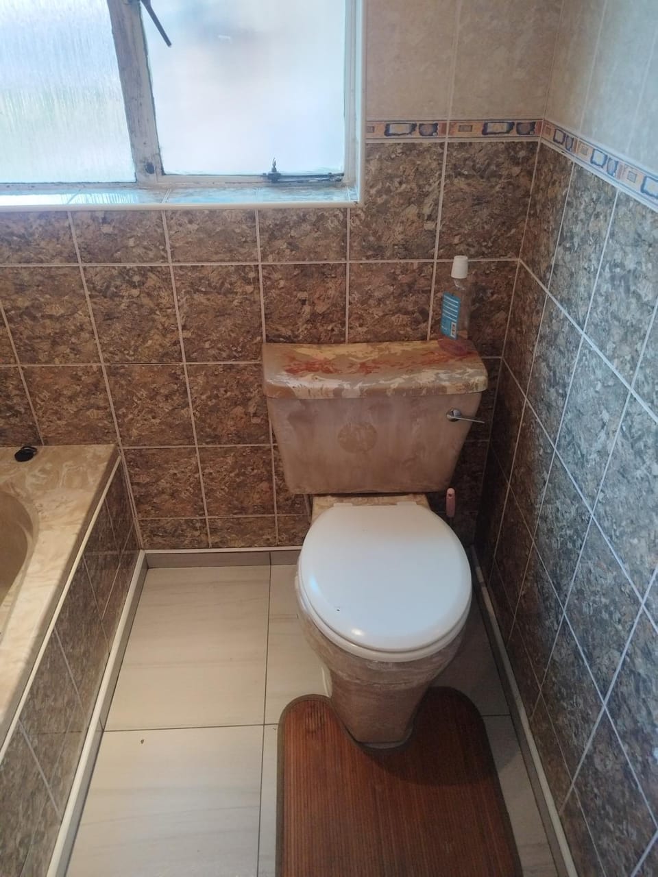 J&J Paradise Guesthouse Bed and Breakfast in KwaZulu-Natal