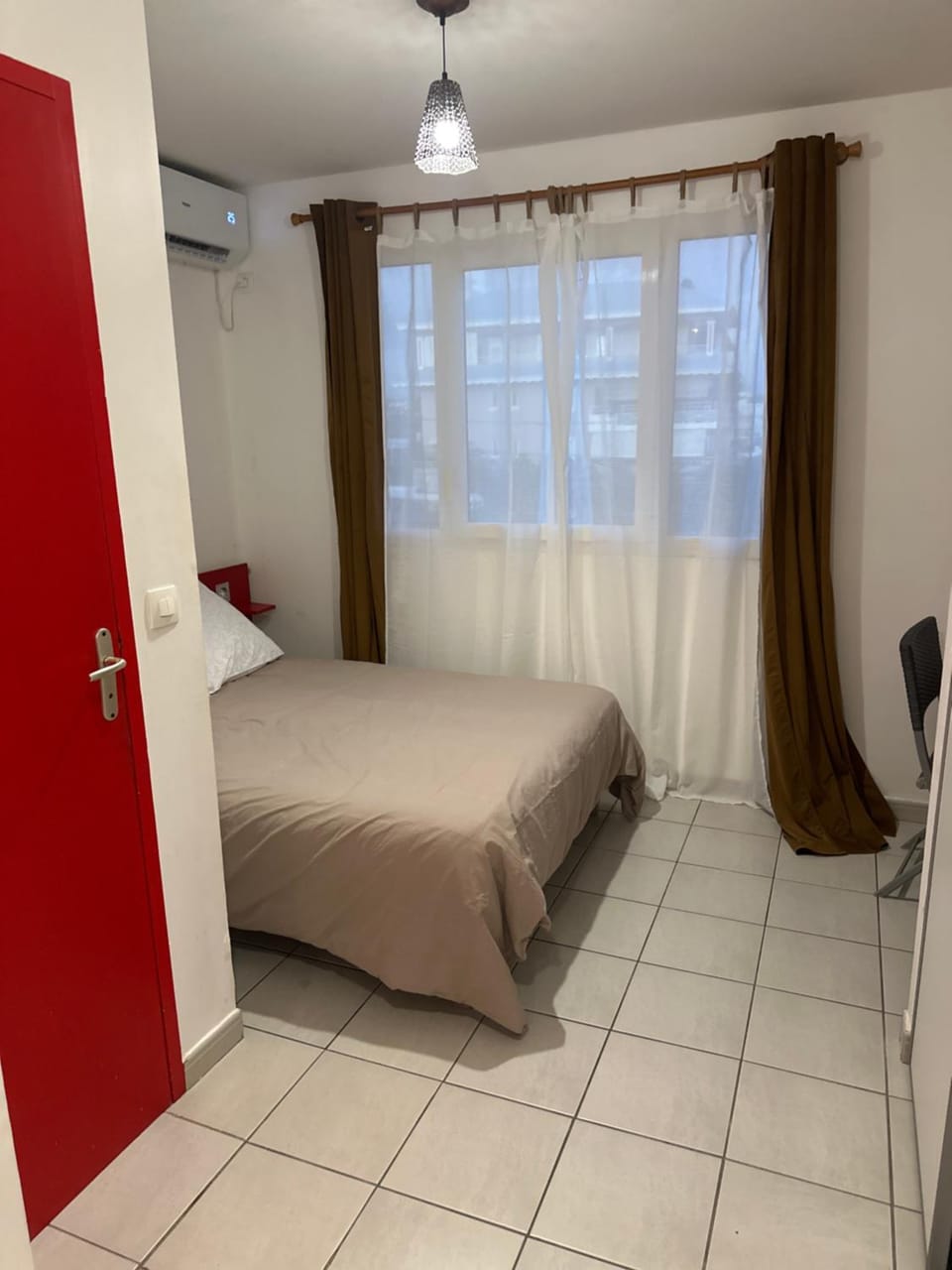 Bed, Bedroom, air conditioner
