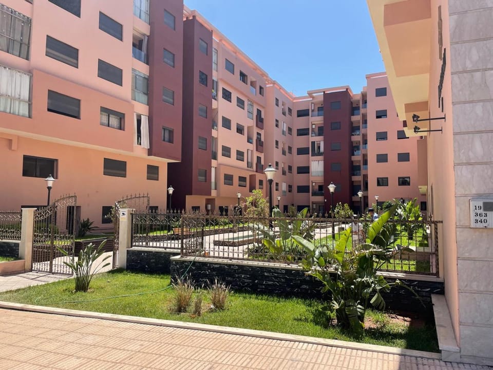 Property building, Facade/entrance