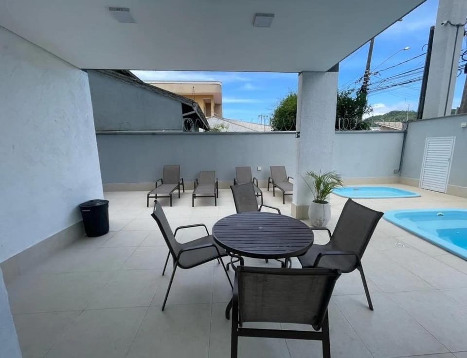 Apartamento Ubatuba a 200mt da praia, 2 quartos, varanda gourmet, piscina, Wi-Fi Apartment in Ubatuba