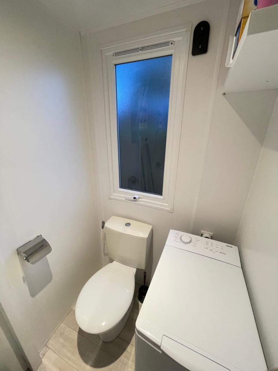 Toilet, washing machine