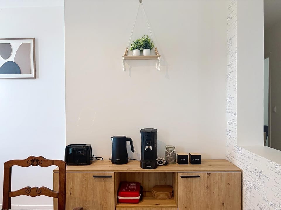 Coffee/tea facilities, toaster
