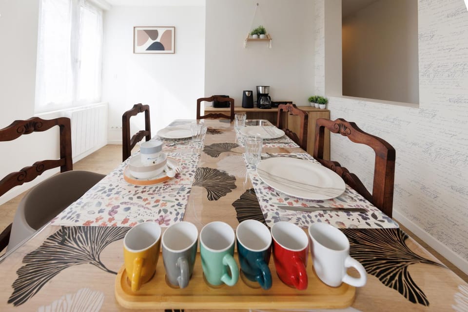 Seating area, Dining area