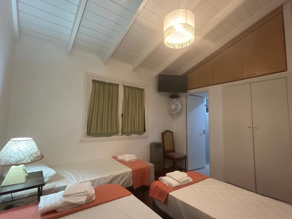 Bed, TV and multimedia, Photo of the whole room, Bedroom, towels, wardrobe, air conditioner