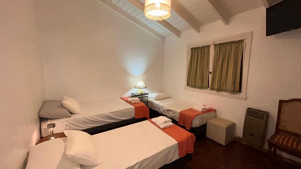 Bed, TV and multimedia, Bedroom