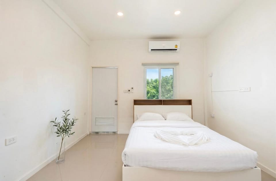 Bedroom, air conditioner