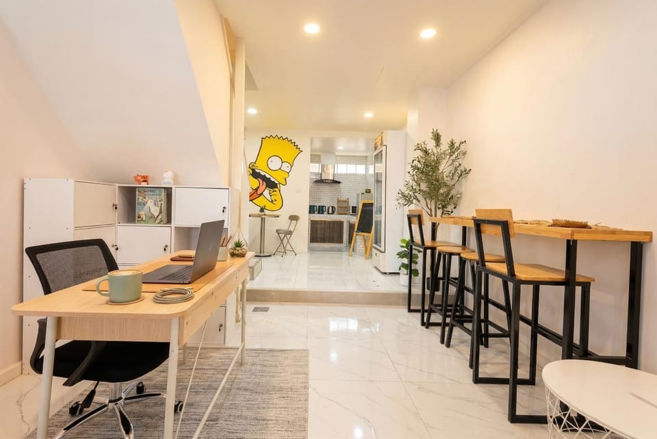 Seating area, Dining area