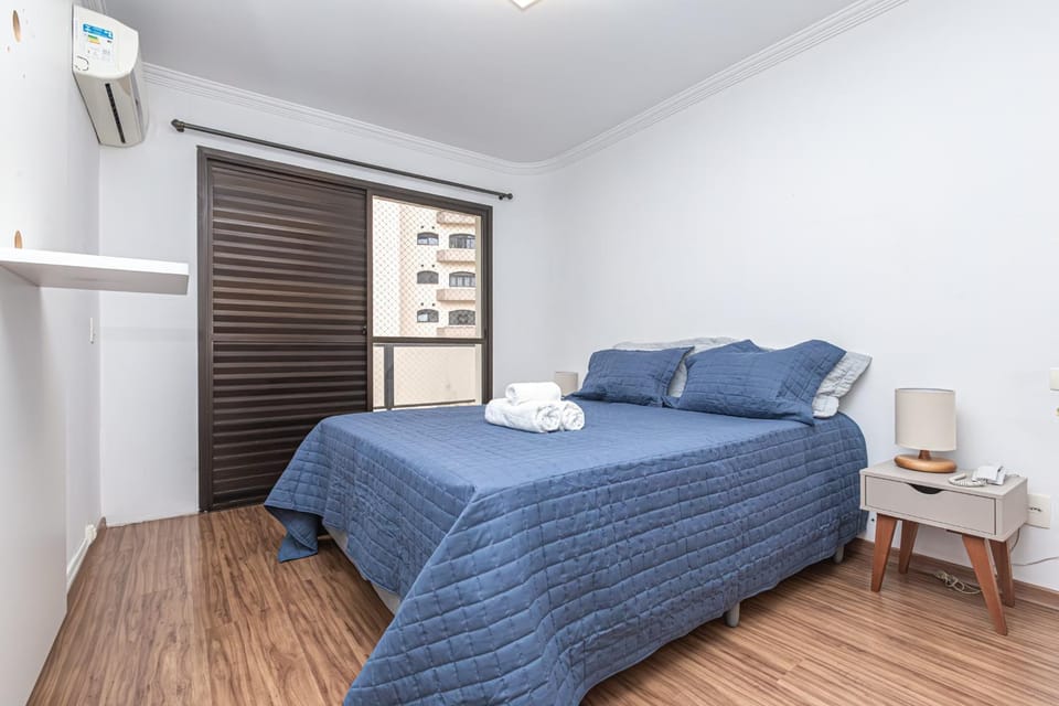 Bed, Bedroom, towels, air conditioner