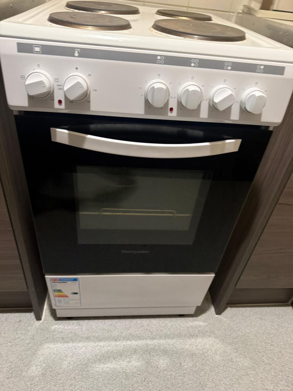 Full flat near cmk central Milton Keynes train station & walking distance to Milton Keynes Hospital Apartment in Aylesbury Vale