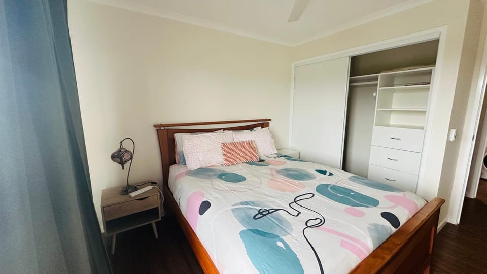 Bed, Photo of the whole room, Bedroom, wardrobe