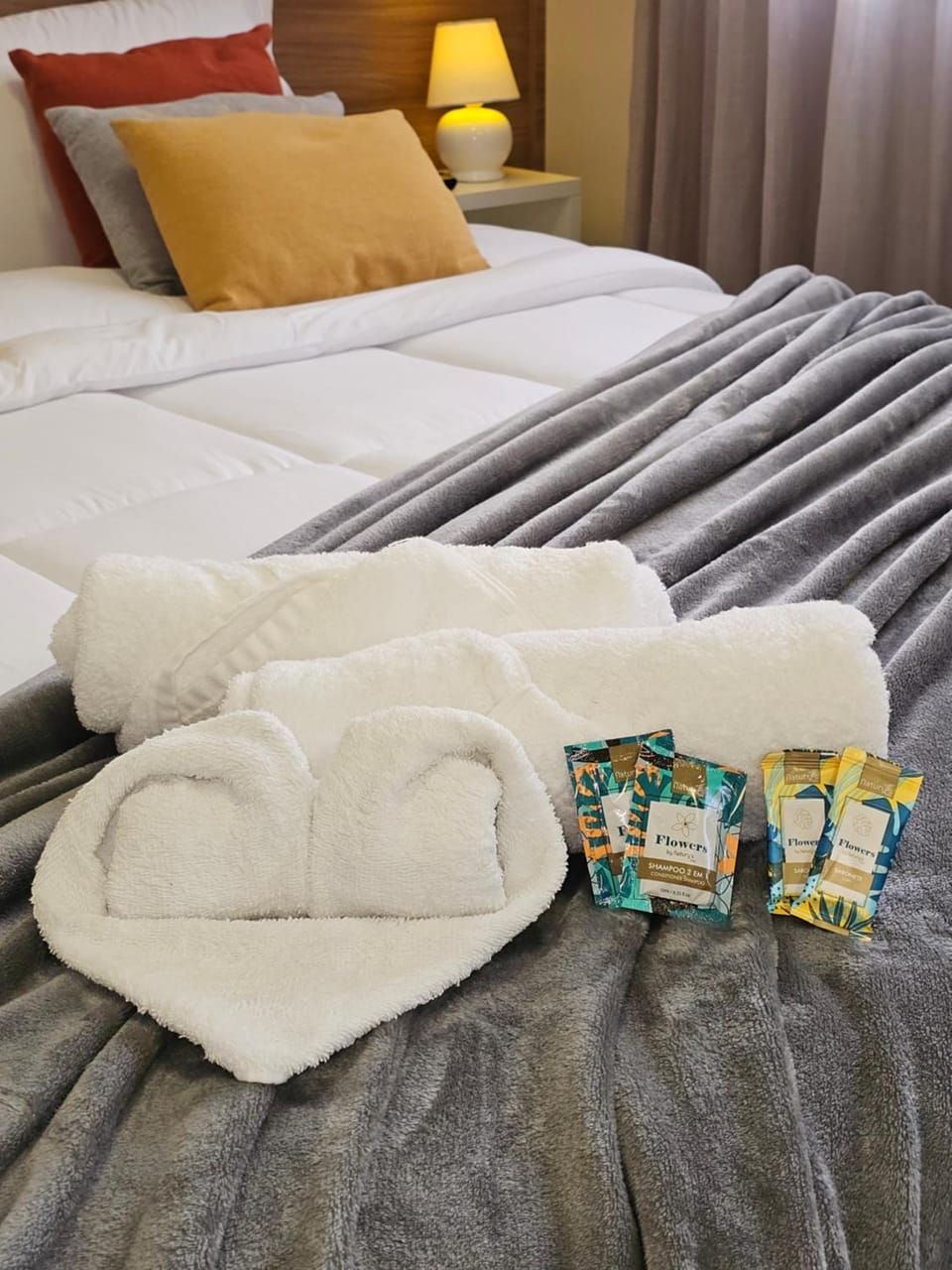 Bed, towels