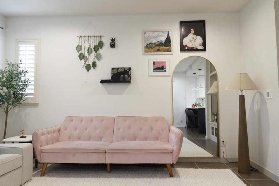 Living room, Decorative detail, Seating area