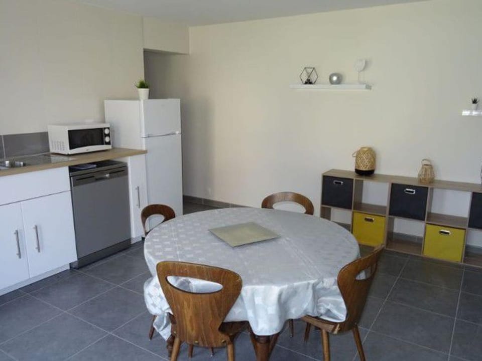 Gîte avec Terrasse - 2 Chambres pour 4 Personnes - API-1-52-740 Campground/ 
RV Resort in Saint-Julien-en-Born