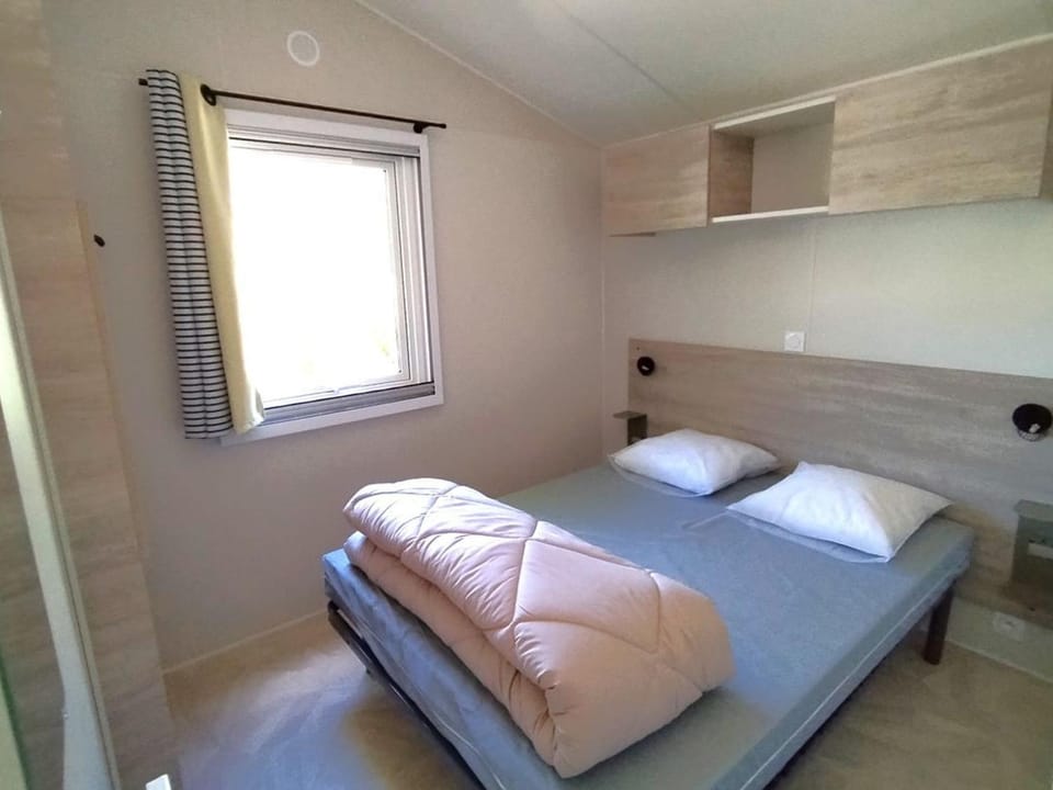 Mobil home avec animaux - 4 pers. - API-1-52-2245 Campground/ 
RV Resort in Pays de la Loire
