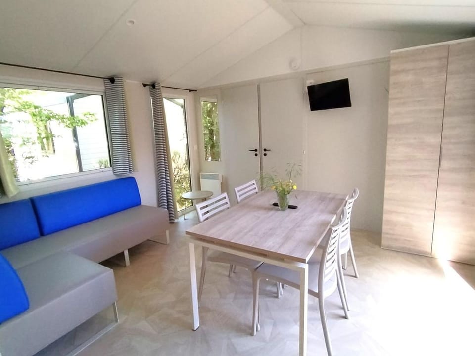 Mobil home avec animaux - 4 pers. - API-1-52-2245 Campground/ 
RV Resort in Pays de la Loire