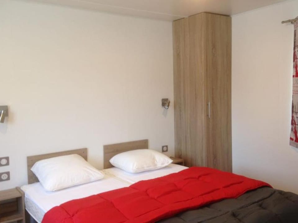 Mobil home clim, animaux OK - 4 pers. - API-1-52-2247 Campground/ 
RV Resort in Occitanie