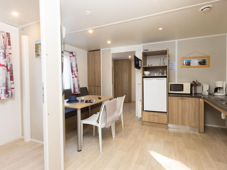 Mobil home clim, animaux OK - 4 pers. - API-1-52-2247 Campground/ 
RV Resort in Occitanie