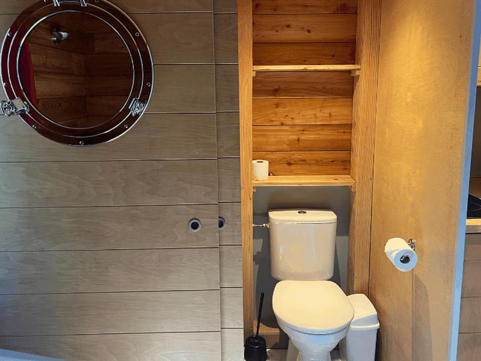 Mobil-home pour 2 pers., animaux admis - API-1-52-2290 Campground/ 
RV Resort in Nouvelle-Aquitaine