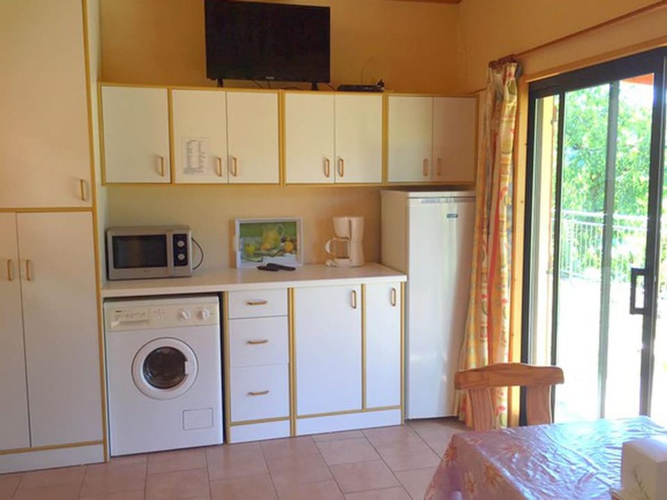 Maison clim - 6 pers. - API-1-52-2299 Campground/ 
RV Resort in Occitanie
