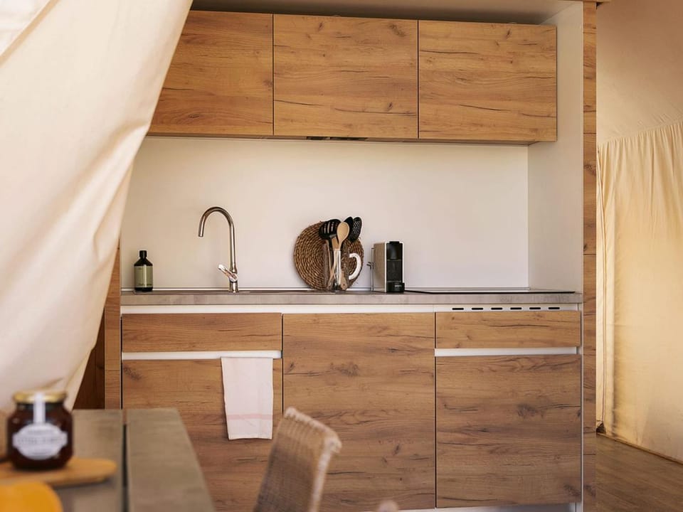 Cabane avec clim, animaux acceptés - 6 pers. - API-1-52-2298 Campground/ 
RV Resort in Comarca Metropolitana de Almería