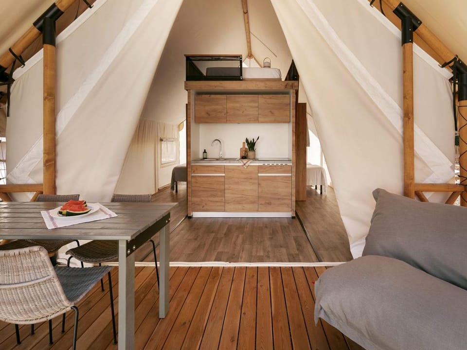 Cabane avec clim, animaux acceptés - 6 pers. - API-1-52-2298 Campground/ 
RV Resort in Comarca Metropolitana de Almería