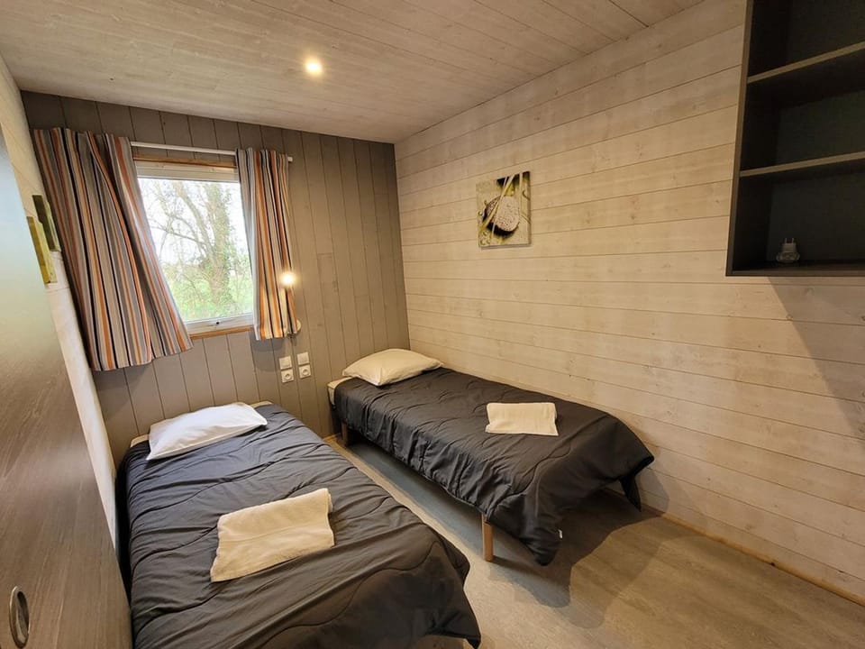 Chalet clim - 4 pers. - API-1-52-2324 Campground/ 
RV Resort in Nouvelle-Aquitaine